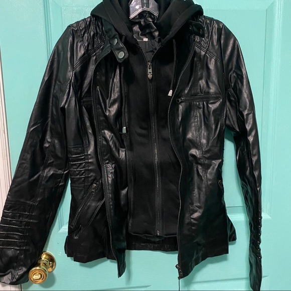 SHEIN’s Women’s leather motorcycle black jacket - Picture 12 of 13